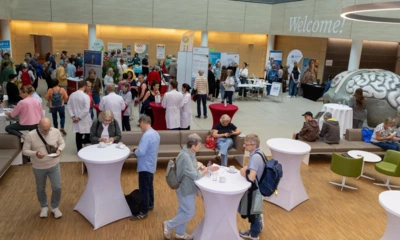 Im Foyer des CIO treffen sich Ärtze, Selbsthilfegruppen und Besucher.